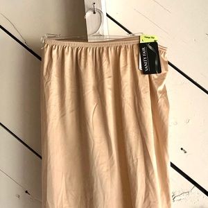 Short Nude Skirt Slip